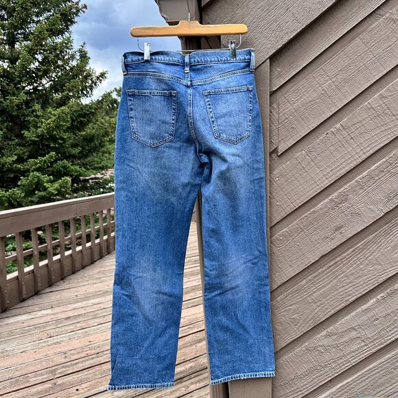 EUC Gap Loose Mid-Rise Jeans in Medium Wash - Picture 4 of 9